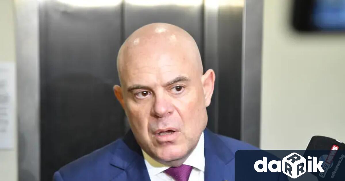 Бившият главен прокурор Иван Гешев осъди прокуратурата да му плати