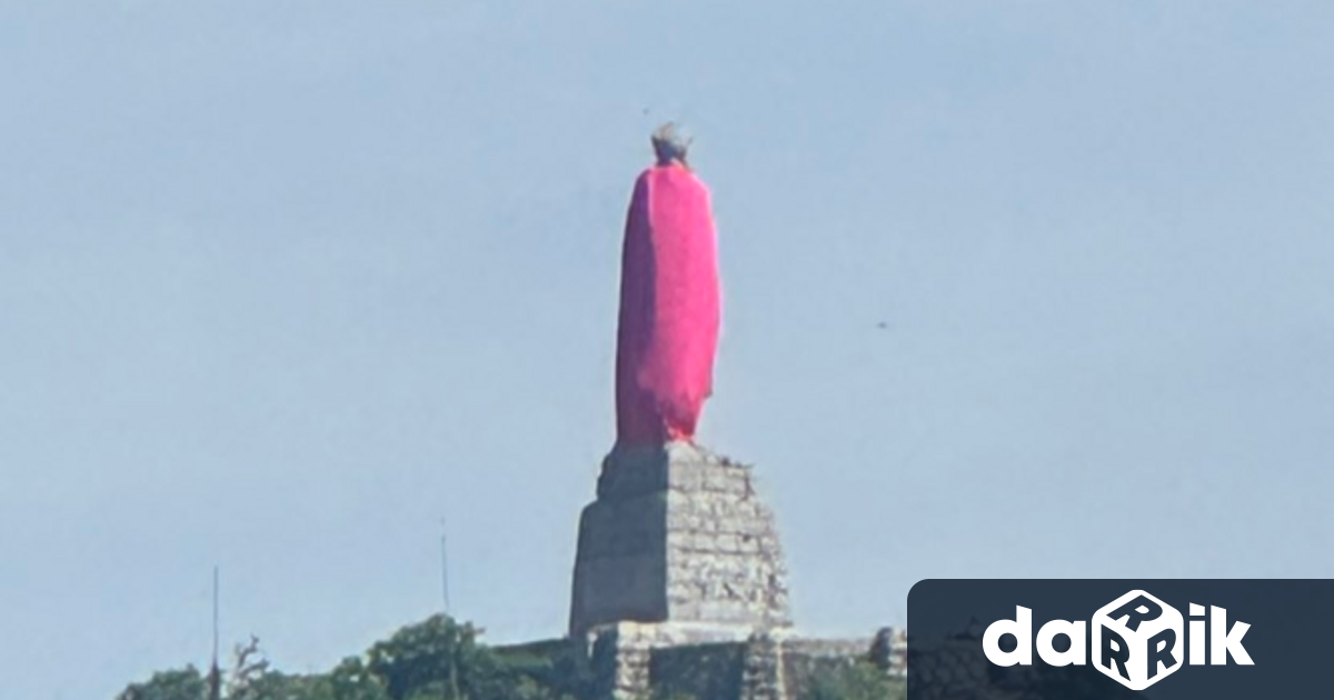 Паметникът Альоша който се извисява нахълма Бунарджик вПловдив осъмна в