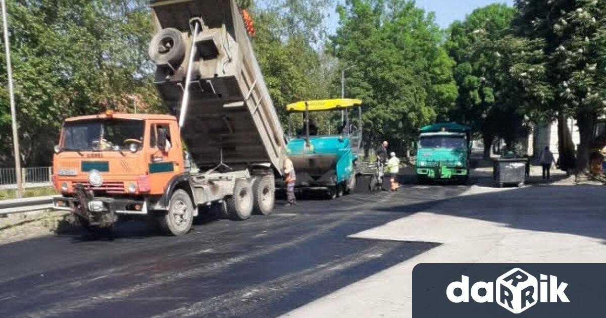 Ремонтът по ул Вардар продължава днес и утре с полагане на