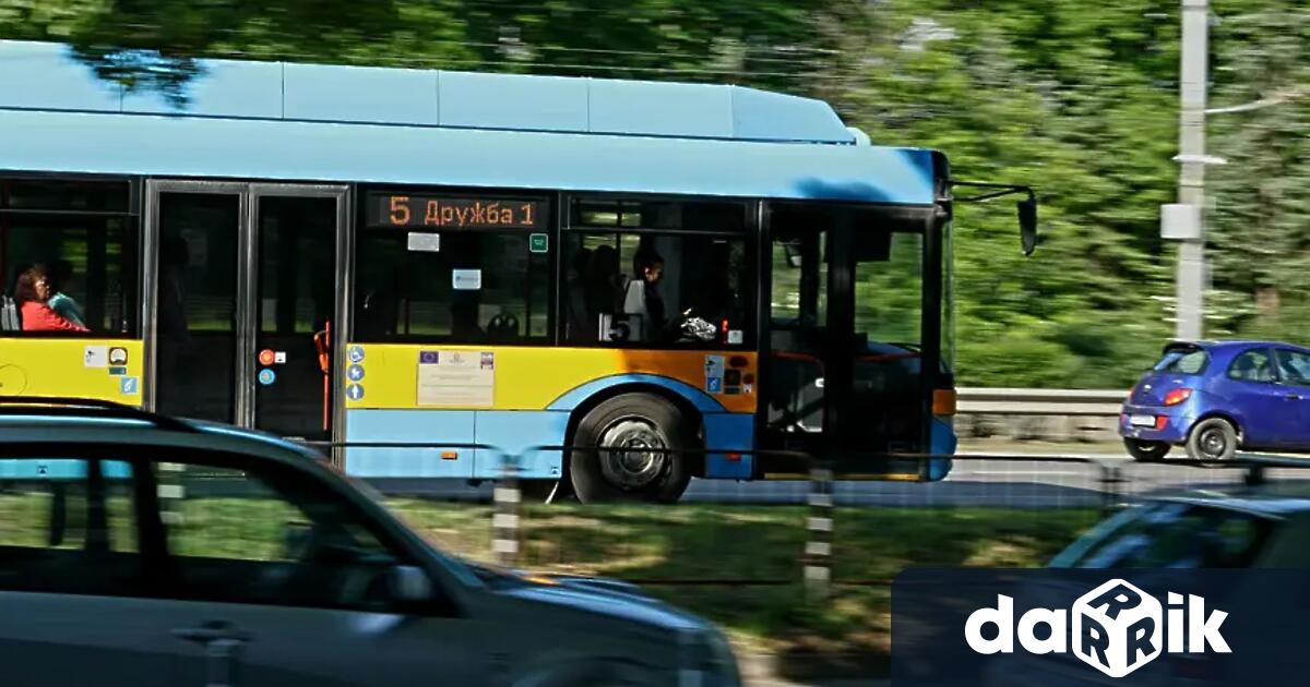 Във връзка с преустановяване движението на метровлаковете в участъка между