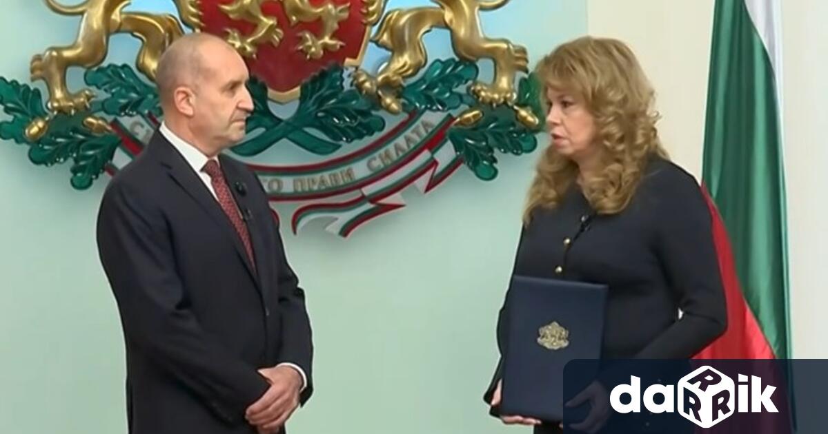 Румен Радев получи и върна изпълнен първия мандат на президента