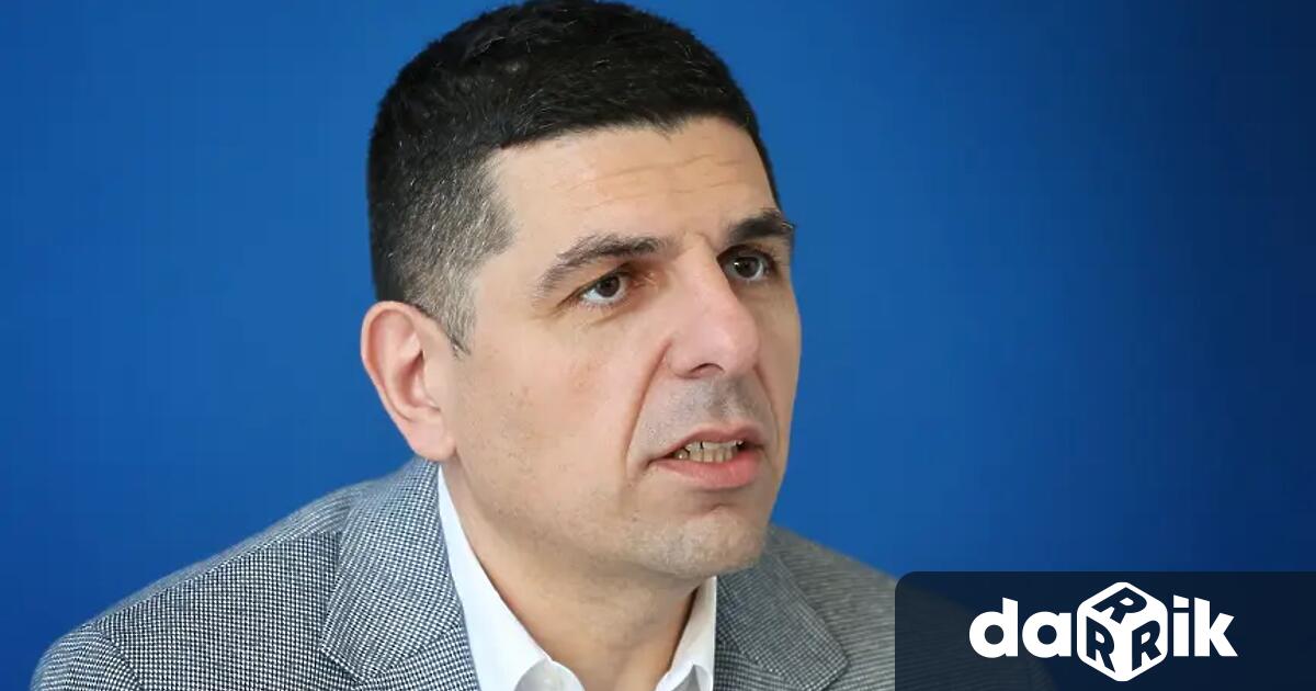 Един мъж е задържан след като е ударил лидера на