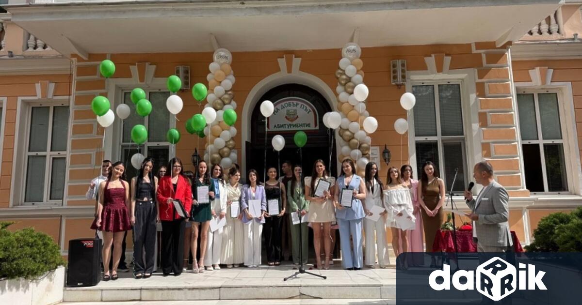 26 младежи завършиха образованието си в Средно училище Христо Ботев