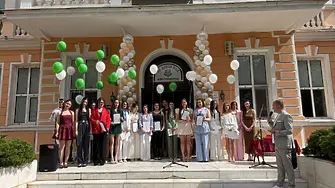 Удари последният учебен звънец за абитуриентите от СУ "Христо Ботев" Враца