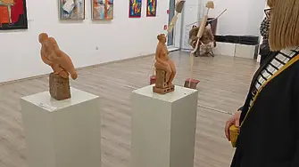 Дружеството на плевенските художници представя близо 100 творби в традиционния Пролетен салон/СНИМКИ/