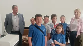 Малките полицаи от Детско полицейско управление при ЧОУ „Свети Седмочисленици“ гостуваха в РУ Ловеч, по повод деня на ученическото самоуправление
