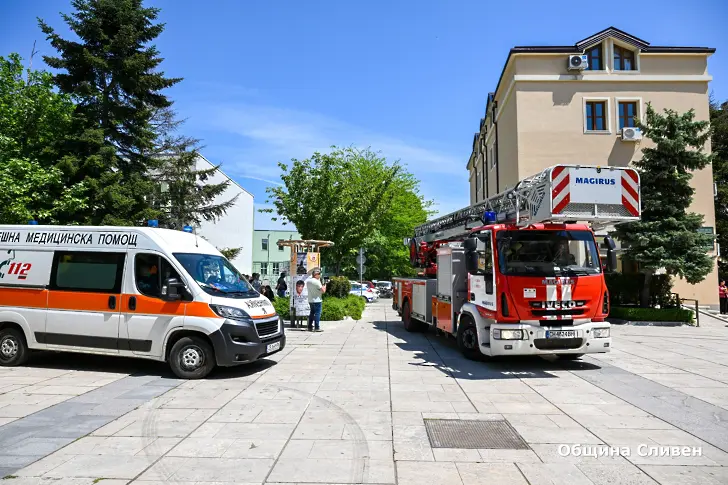 Успешно приключи симулацията на пожар в сградата на Община Сливен