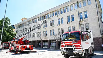Успешно приключи симулацията на пожар в сградата на Община Сливен