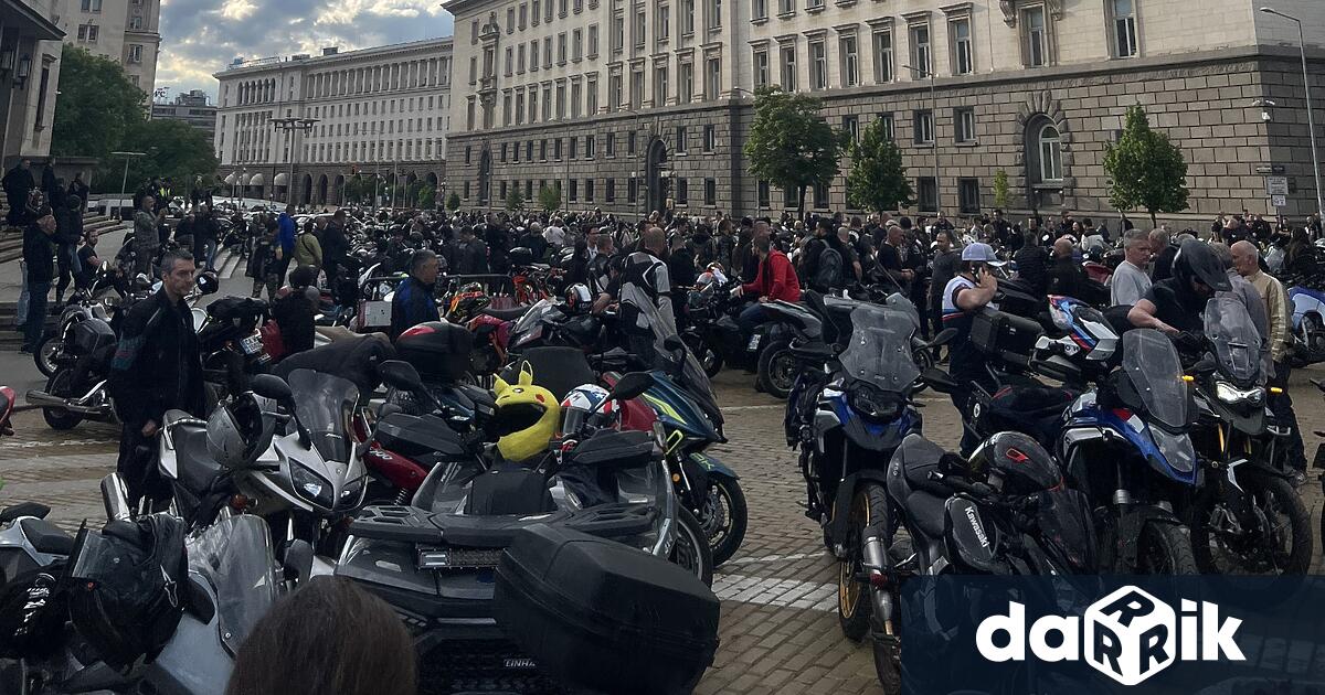 Протест на мотористи от цялата страна блокира центъра на София