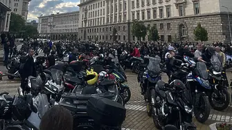 Протест на мотористи от цялата страна блокира центъра на София (ВИДЕО)