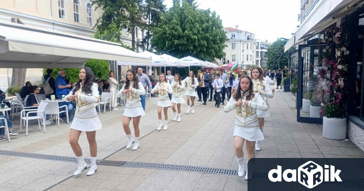 Абитуриентите на Езикова гимназия Йоан Екзарх във Враца отброиха от