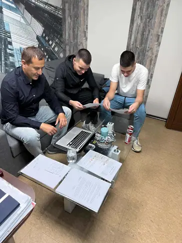 Ученици от ДФСГ „Интелект“ придобиха ценен професионален опит в реална бизнес среда