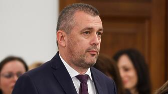 Транспортният министър ограничи разходите и новите договори в транспортните дружества