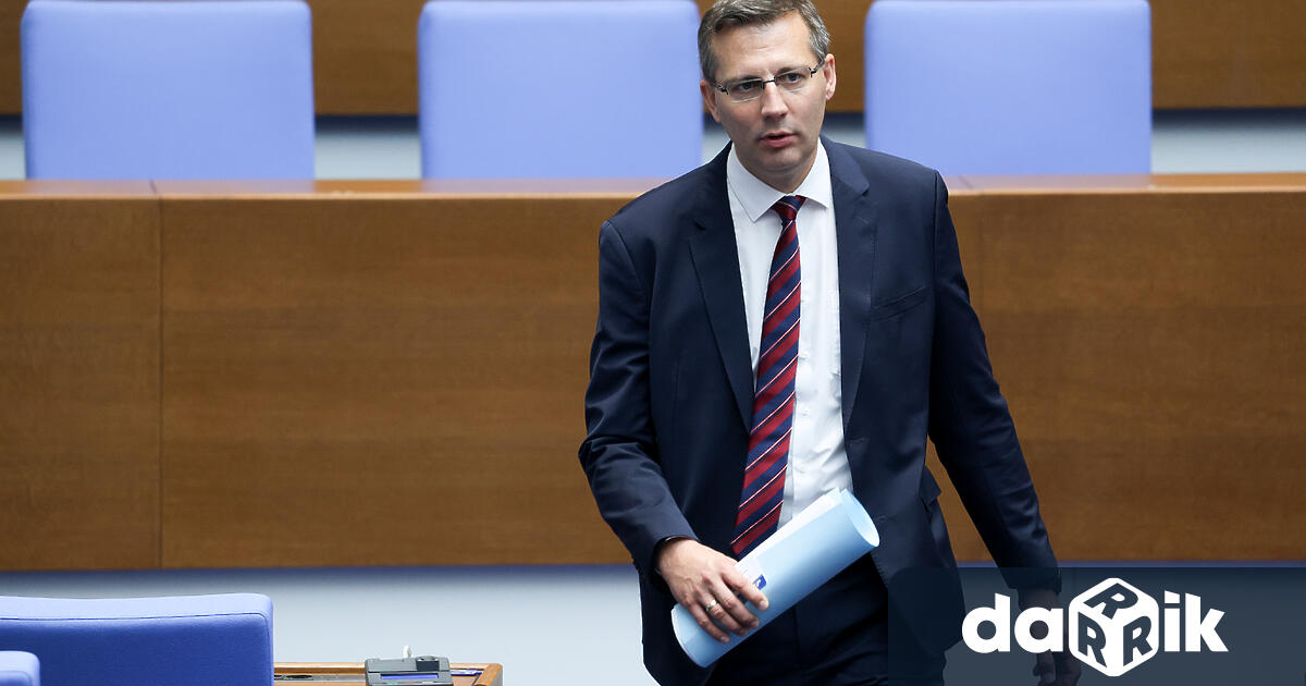 Парламентът отхвърли с 61 гласа за три гласа против и