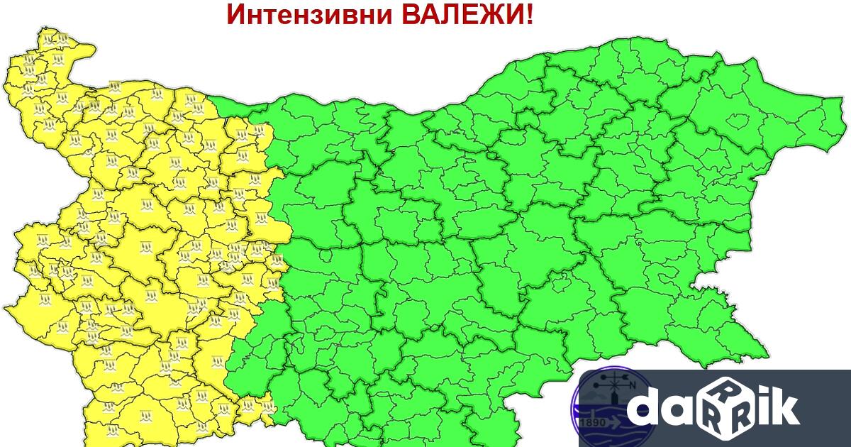 Жълт код за интензивни валежи с гръмотевици обяви НИМХ за