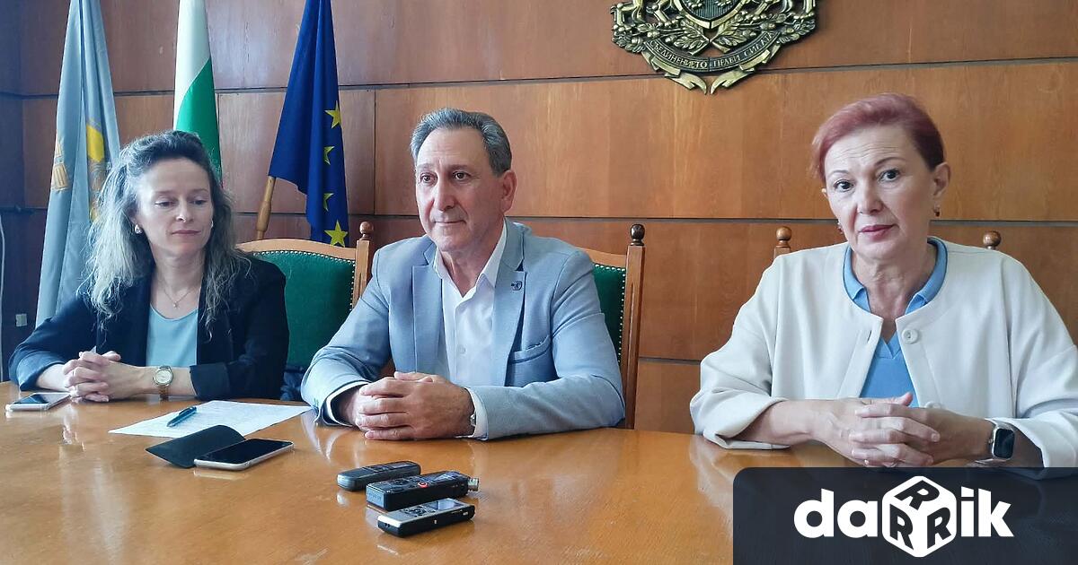 100 минути автентични хора̀ от всички краища на България ще