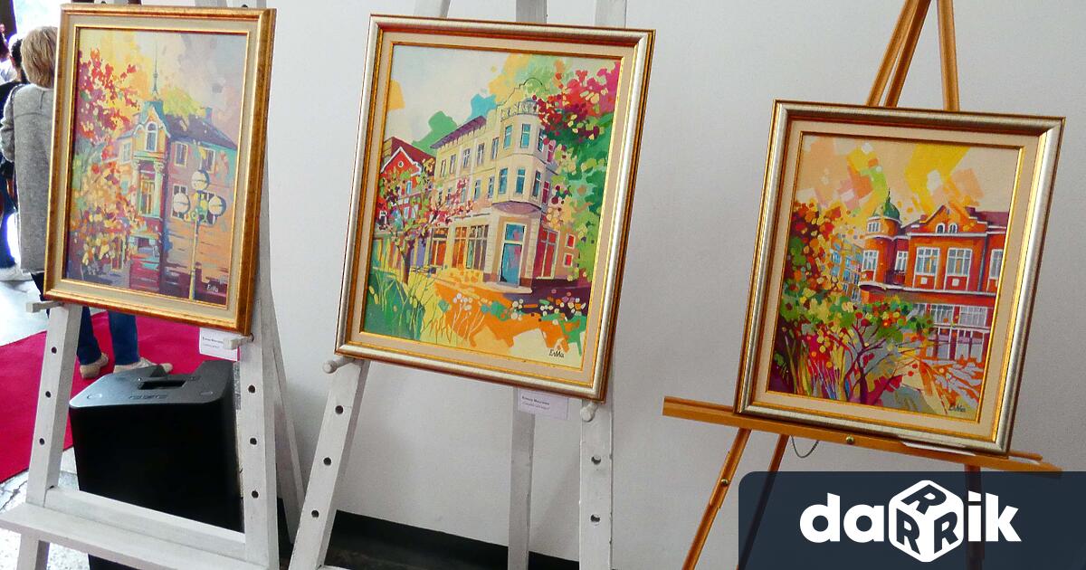 Изложбата Светове представя вълнуващото творчество на художничките на Лом Тя е