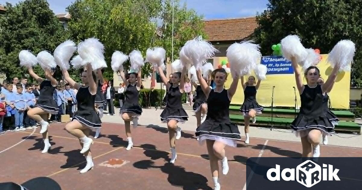 Начално училище Христо Ботев – Плевен отбеляза тържествено своя патронен