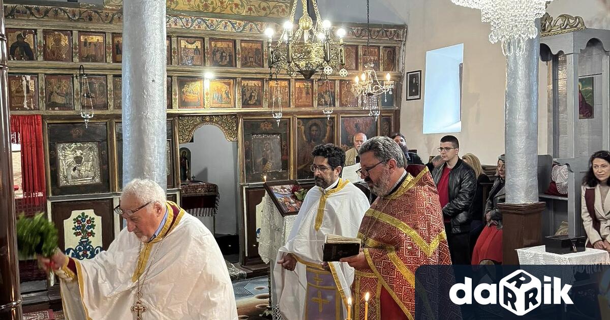 Днес в обновения храм Свето Възнесение в село Чирен беше