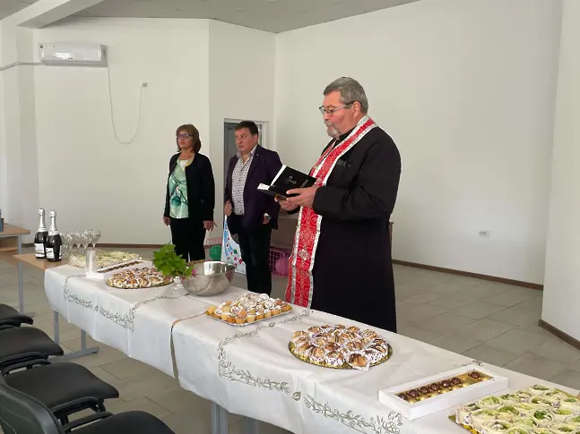  Официално откриха многофункционалната зала в село Загражден 