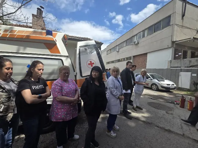 Практическо занятие по противопожарна безопасност и първа помощ се проведе в УМБАЛ „Д-р Георги Странски“ – Плевен
