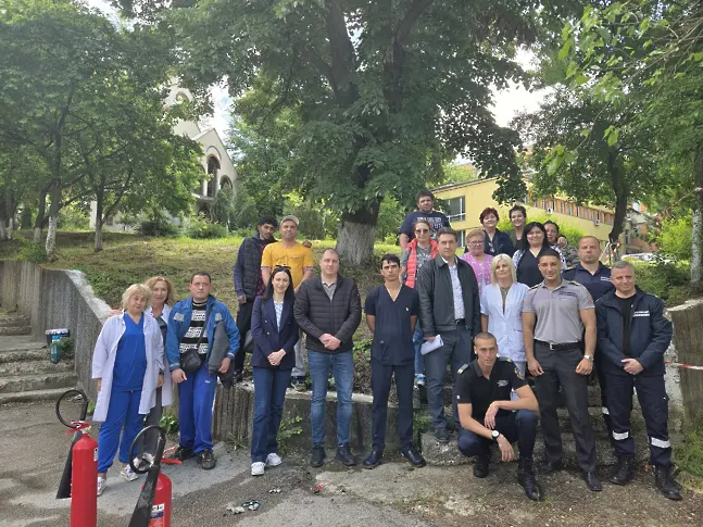 Практическо занятие по противопожарна безопасност и първа помощ се проведе в УМБАЛ „Д-р Георги Странски“ – Плевен