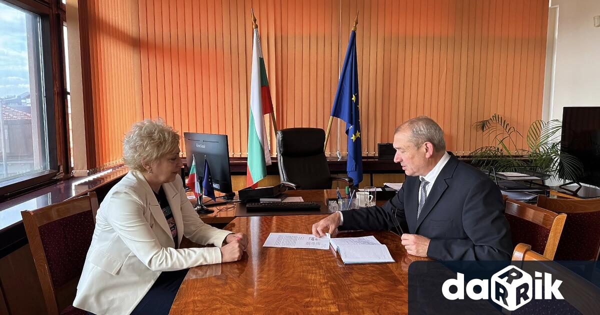 На 18 ти май областният управителИван Петков проведе работна среща с Албена