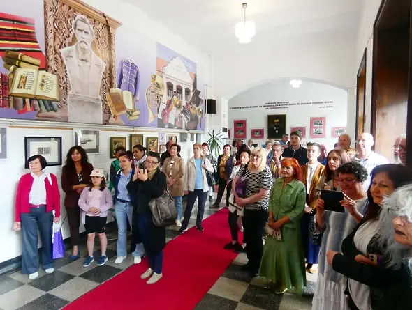Изложба "Светове" на 13 жени - художнички представя НЧ „Постоянство 1856“ Лом