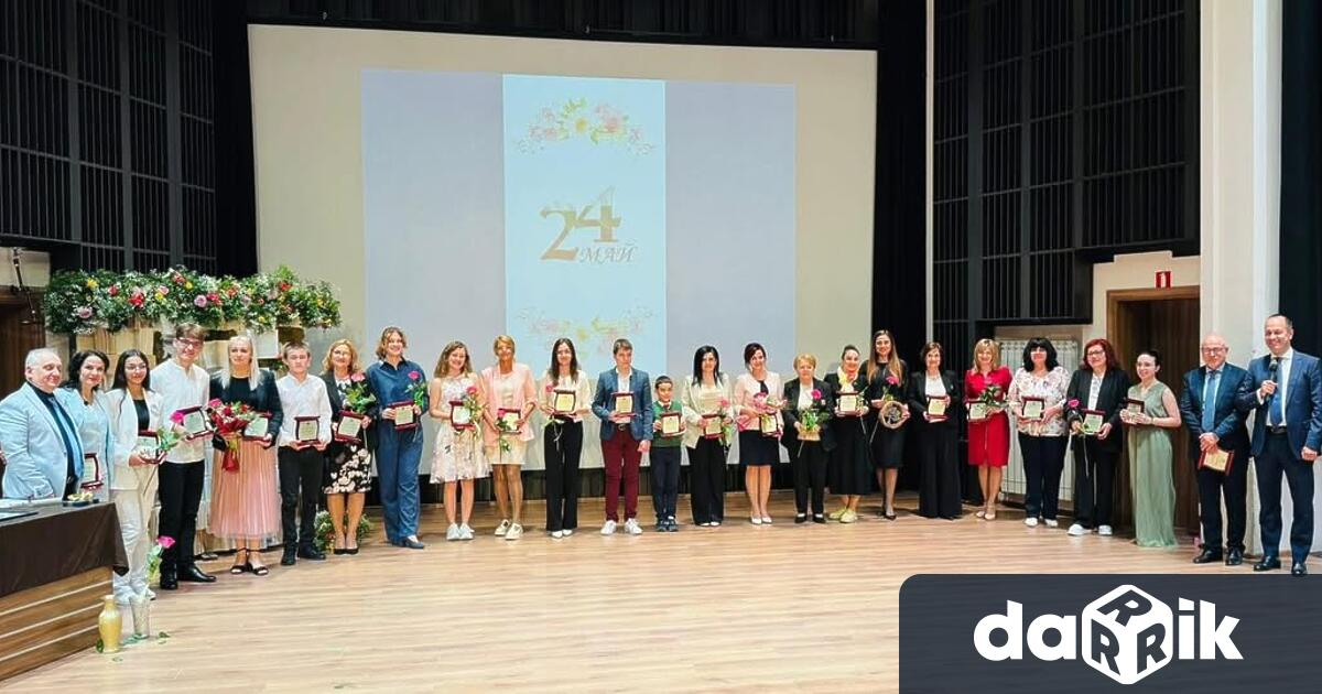 В навечерието на 24 май ще бъдат отличени изявени учители