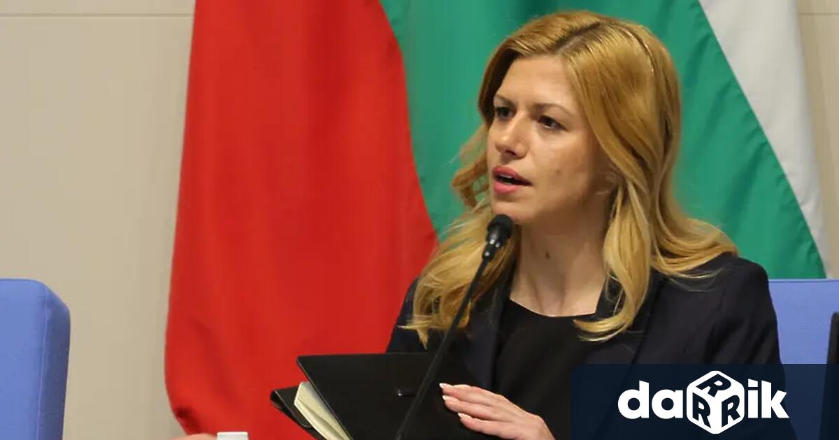 Председателката на парламента Михаела Доцова не смята че има проблем