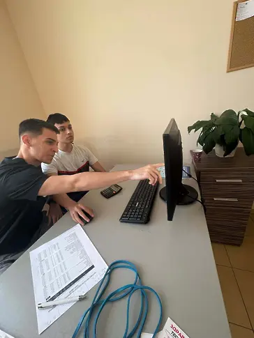  Ученици от компетентност „ Икономическа информатика “ на ДФСГ „ Интелект “ с сполучлива процедура в бизнеса 