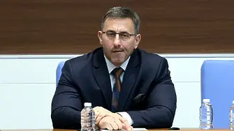 Ограничения в правомощията на Румен Спецов обсъждат в парламента