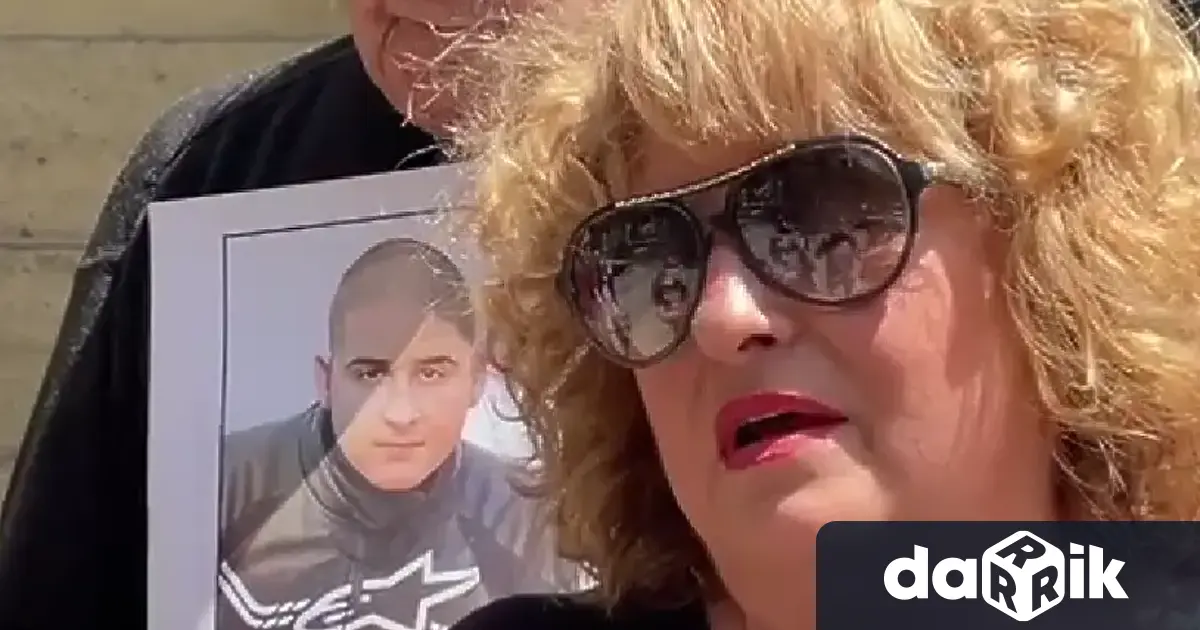 Близки приятели и съмишленици на загиналия моторист Недялко Бакалски се