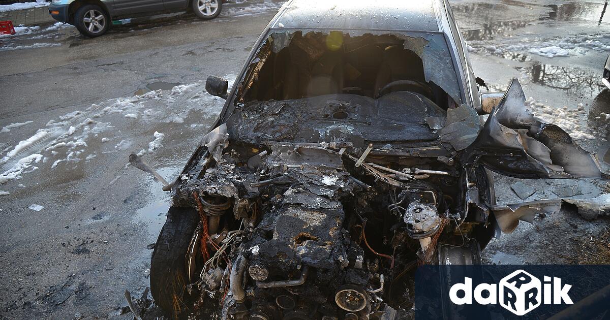 Пет автомобила и един валякбяха запалени в Белослав Сигнал за