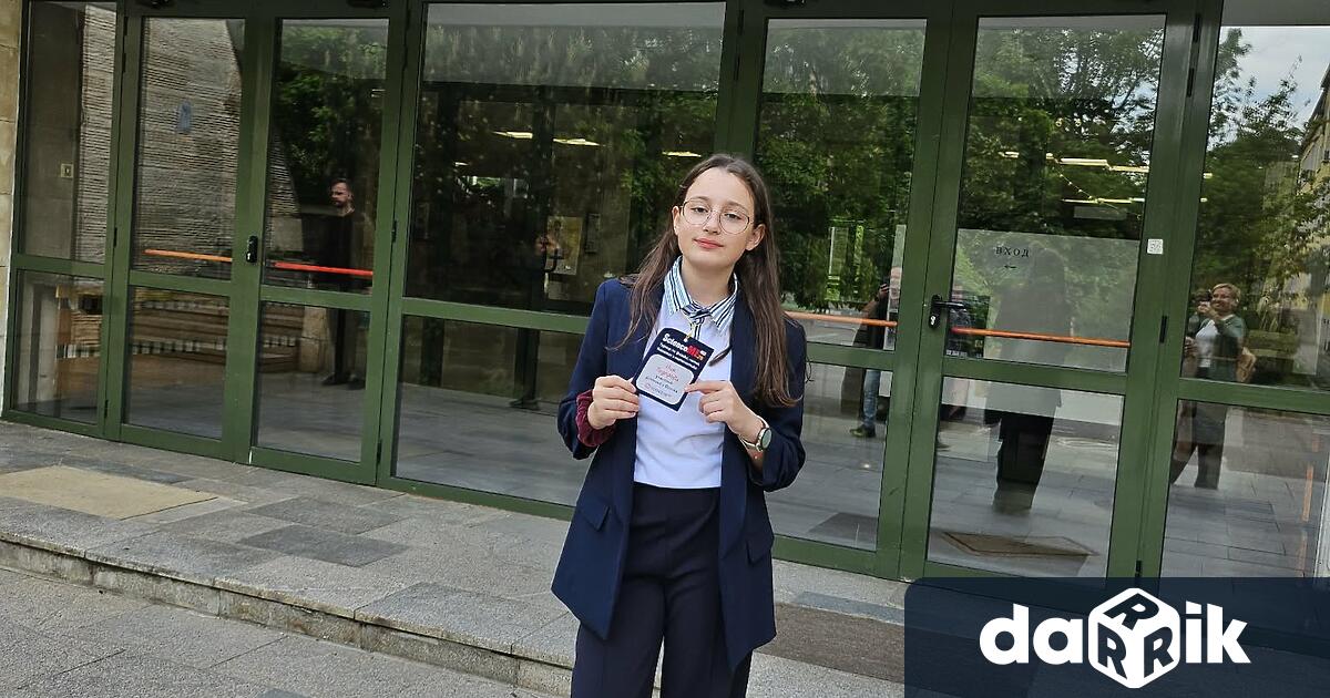Ния Тодорова от VII б клас на ППМГ Акад Иван