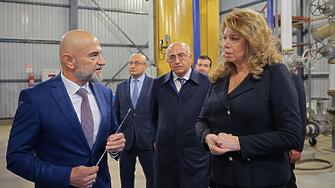 Президентът Йотова посети завод край Баку, изграден с изцяло българска инвестиция