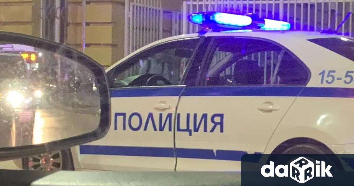 Автомобил управляван от 19 годишен ученик се е преобърнал по таван