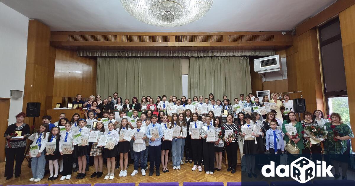 В навечерието на Деня на светите братя Кирил и Методий