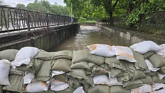 Обстановката в област Ловеч остава усложнена след падналите проливни валежи