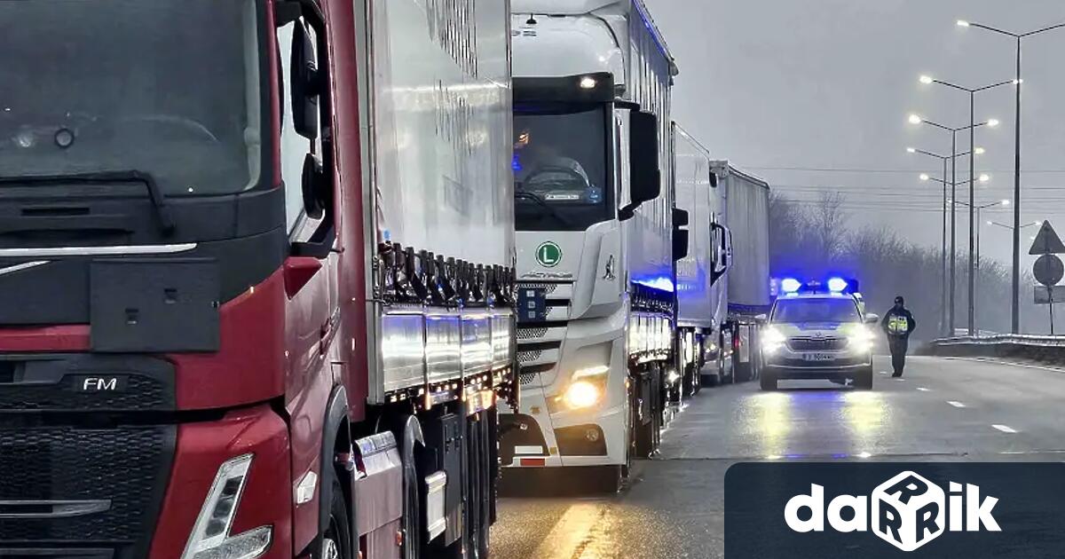 Трафикът е интензивен на граничния контролно пропускателен пункт на границата с