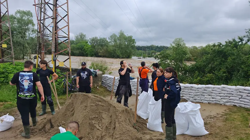 Започна изграждането на защитна дига край река Росица в Севлиево