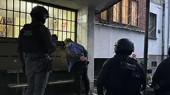 Прокурорският син влиза в затвора, за да излежи присъдата си