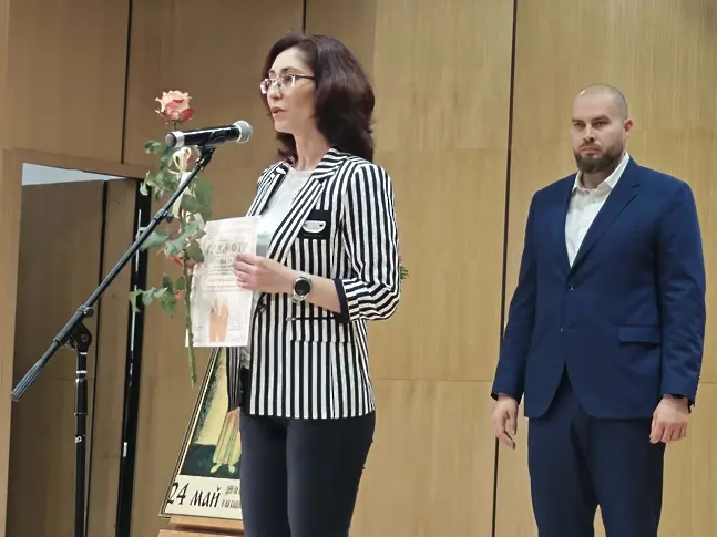  За 24 май в Плевен: Отличиха университети, шефове, учители и възпитаници за триумфите им/СНИМКИ/ 
