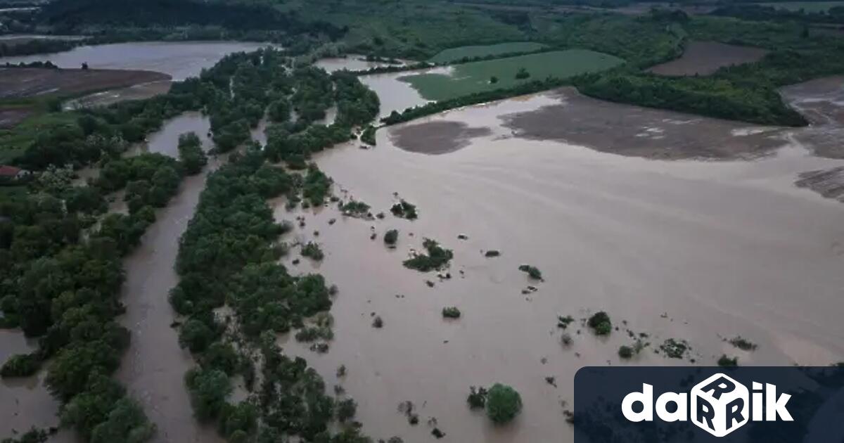 Спасен е младежът който бедстваше в придошлата Янтра край село