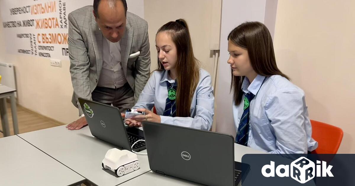 Кметът Калин Каменов присъства на официалното откриване на новия STEM