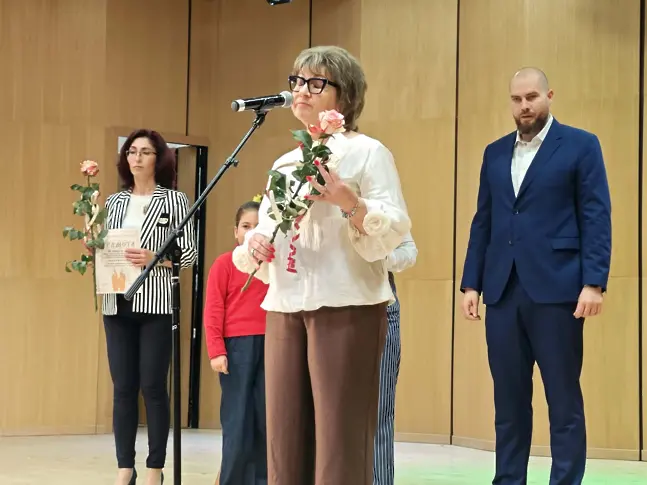  За 24 май в Плевен: Отличиха университети, шефове, учители и възпитаници за триумфите им/СНИМКИ/ 
