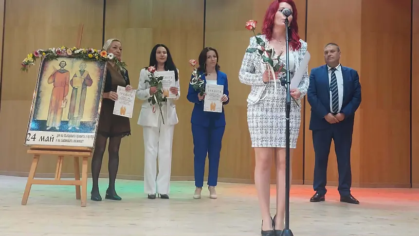  За 24 май в Плевен: Отличиха университети, шефове, учители и възпитаници за триумфите им/СНИМКИ/ 