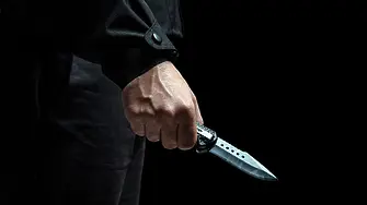 Нападение с нож и заплахи за убийство към магазинери и полицай в София