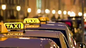 Правителството се среща с таксиметровите фирми заради проблемите в сектора