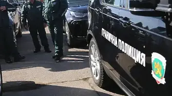 Задържаха сириец помал на мароканци да преминат през страната